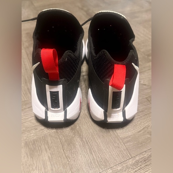 Nike - Picture 3 of 6